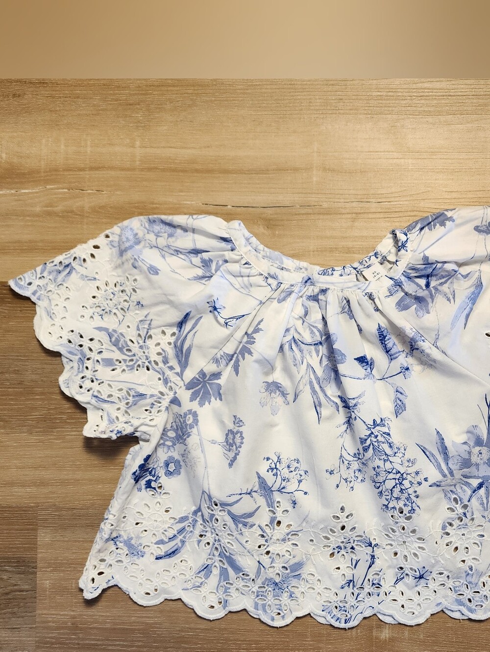 GAP Kids White and Blue Floral Ruffle Top Size 4-5